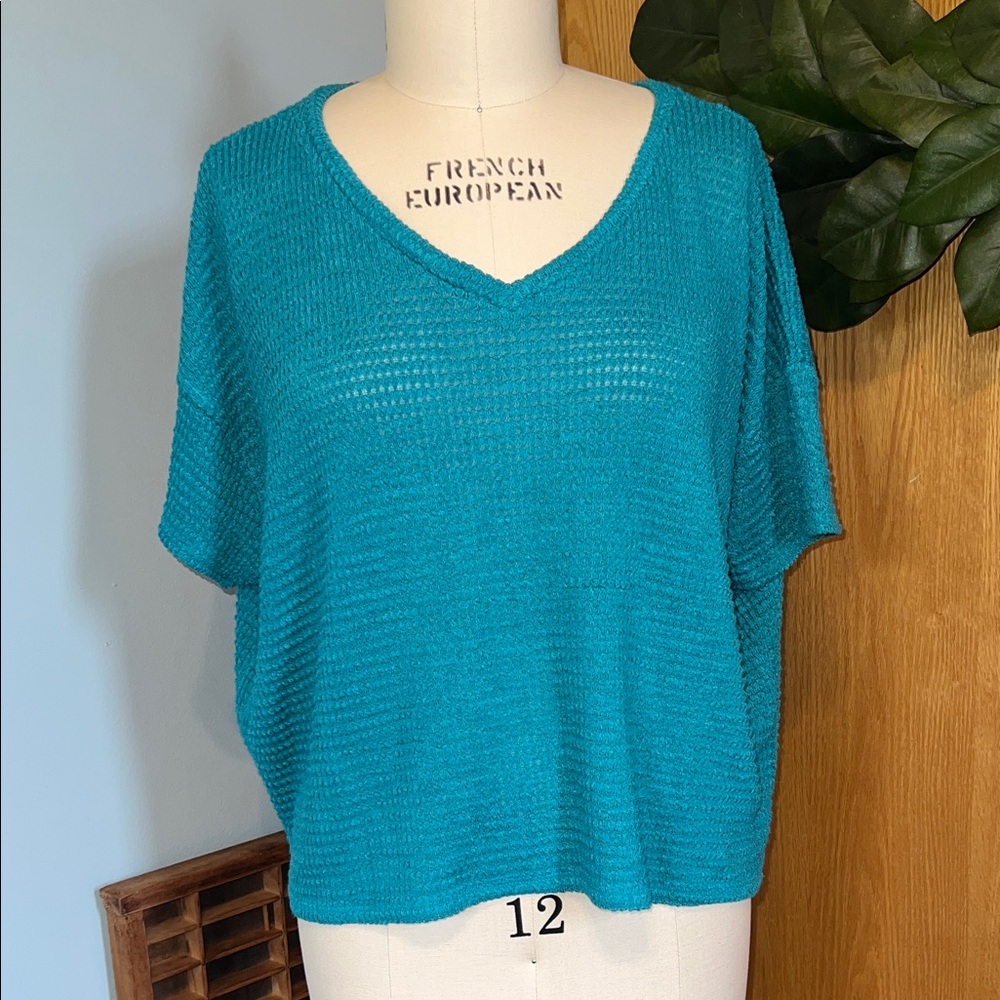 Zenana V-Neck Top Women‎ L/XL Teal Blue Excellent Textured Open Knit Bow Back